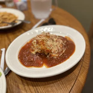 a plate of spaghetti and sauce