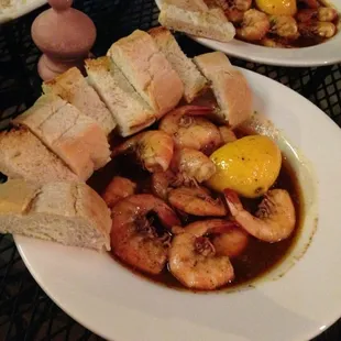 Buttered shrimp and Cuban bread