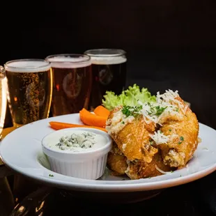 food, chicken wings and fried chicken