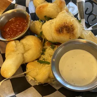 Garlic Cheese Knots