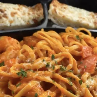 Tomato Basil Shrimp in Pasta