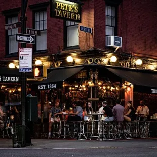 Dinner in Pete's Tavern New York.jpg
