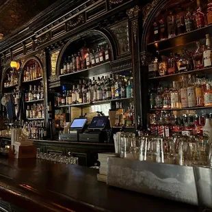 Cocktails in Pete's Tavern.jpg