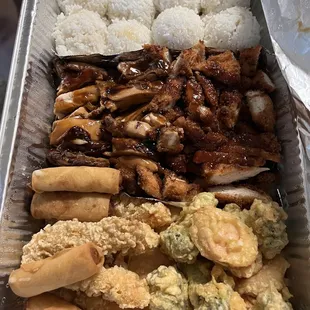 The full tray. Shrimp tempura is tucked under the veggie tempura