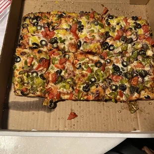 Large Square Veggie with garlic butter parmesan flavored crust