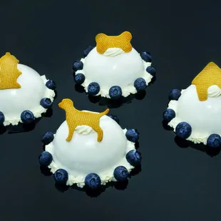 Mini berry cakes