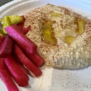 Hummus and 2 Pitas