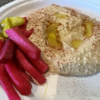 Hummus and 2 Pitas