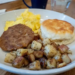 a plate of breakfast food