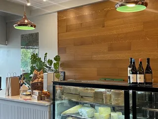 MERE'S CHEESE AND WINE