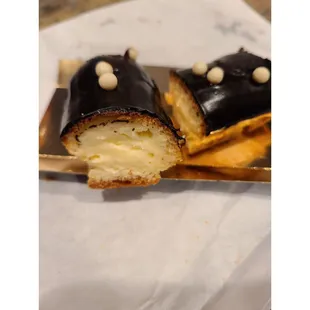 Chocolate eclair