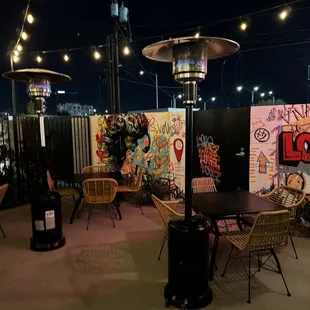 10/21/24: Love the quaint outdoor patio!