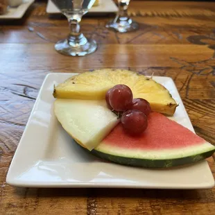 Nicely presented fruit plate....