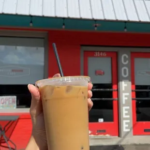 Large Ice Vanilla Bean Latte w/ Almond Milk