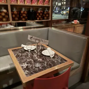 oysters and mussels, interior