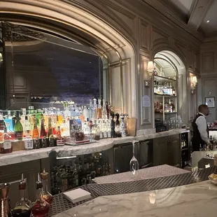 Very relaxing bar with a few upper end bites