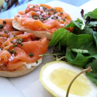 SMOKED SALMON BAGEL