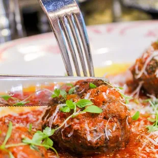 a plate of meatballs and sauce