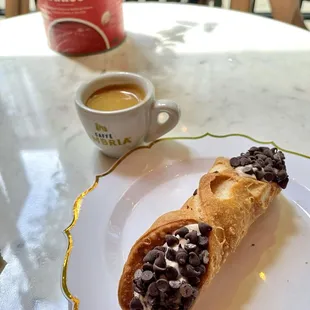 Spot on espresso w/cafe Umbria coffee and a decent cannoli. The sandwiches looked really good too