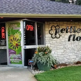 Pettle's Flowers
