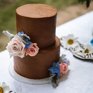 Petunia wedding cake