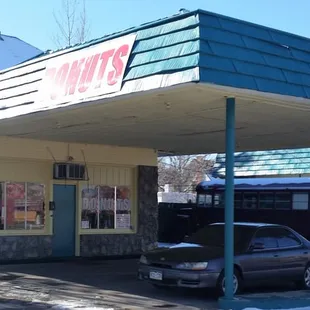 Outside NW Corner of 29th &amp; York of Patty's Donuts