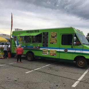 a green food truck