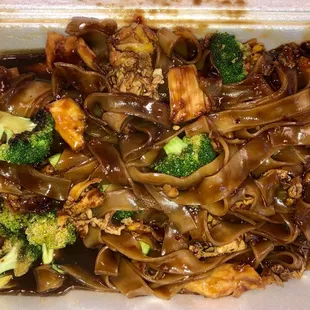 Pad See Ew with chicken, medium