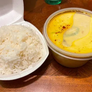 small yellow curry w chicken (medium spice) &amp; white rice