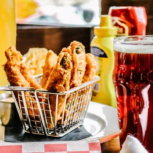 food, chicken wings and fried chicken