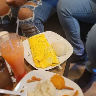 Veggie Omelet with grits