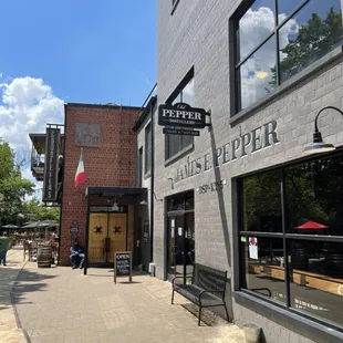 the outside of a restaurant