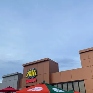 the outside of a restaurant