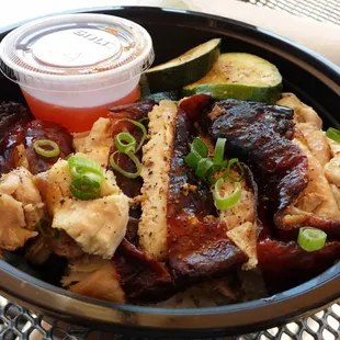 Oven-roasted Chicken Bento, delicious and juicy chicken.