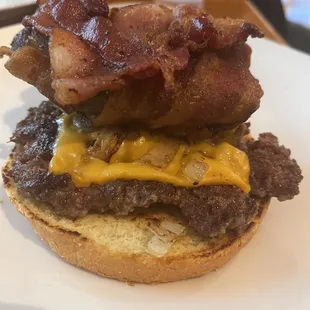 Smash burger with jalapeño poppers