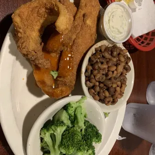Three pieces of flounder, steamed broccoli, black eyed peas and cornbread $14! Delicious