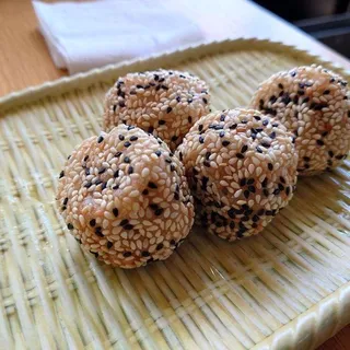 Golden Sesame Balls ( 4 Pcs )