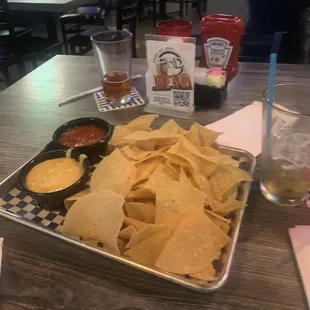 Chips and salsa/queso