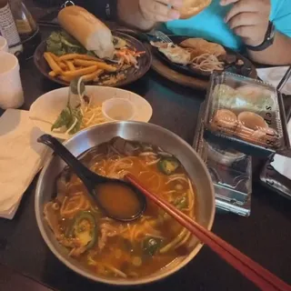 S2. PHO DAC BIET