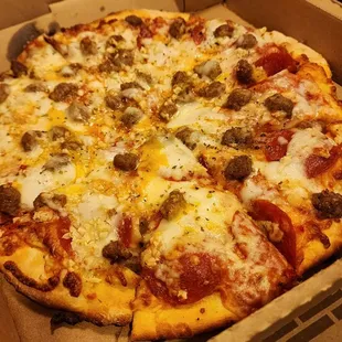 10 inch pepperoni, sausage, &amp; garlic