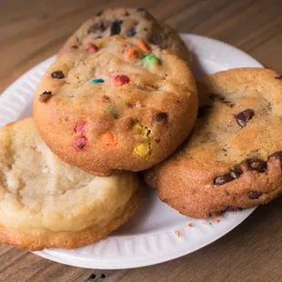 a plate of cookies