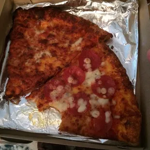 Worst pizza. Not even close to Philly style food.