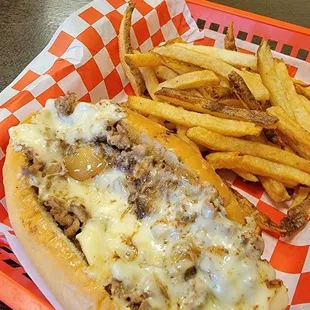 7&apos;&apos; Philly Cheesesteak Combo