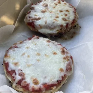 pizza bagel