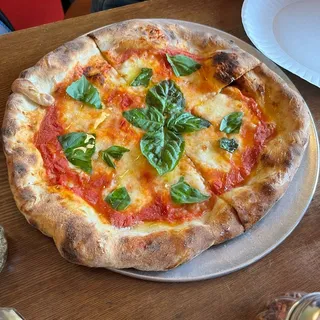 Neapolitan Style Margherita Pizza