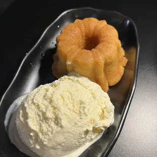 Run cake and ice cream