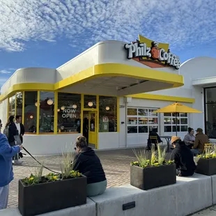 Exterior with ample space for waiting for your order.