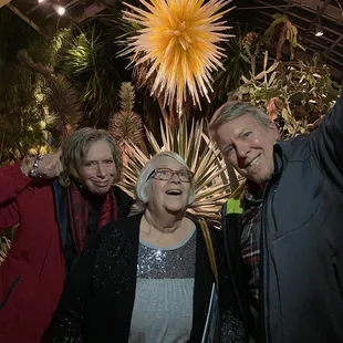 Spectacular chihuly glass w/ holiday display!