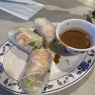 Fresh summer rolls with peanut sauce - did not enjoy
