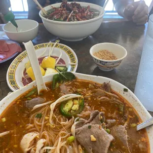 Pho 6. Tai, Chin, Nam, Gan, Sach pho 1. Dac Biet Xe Lua